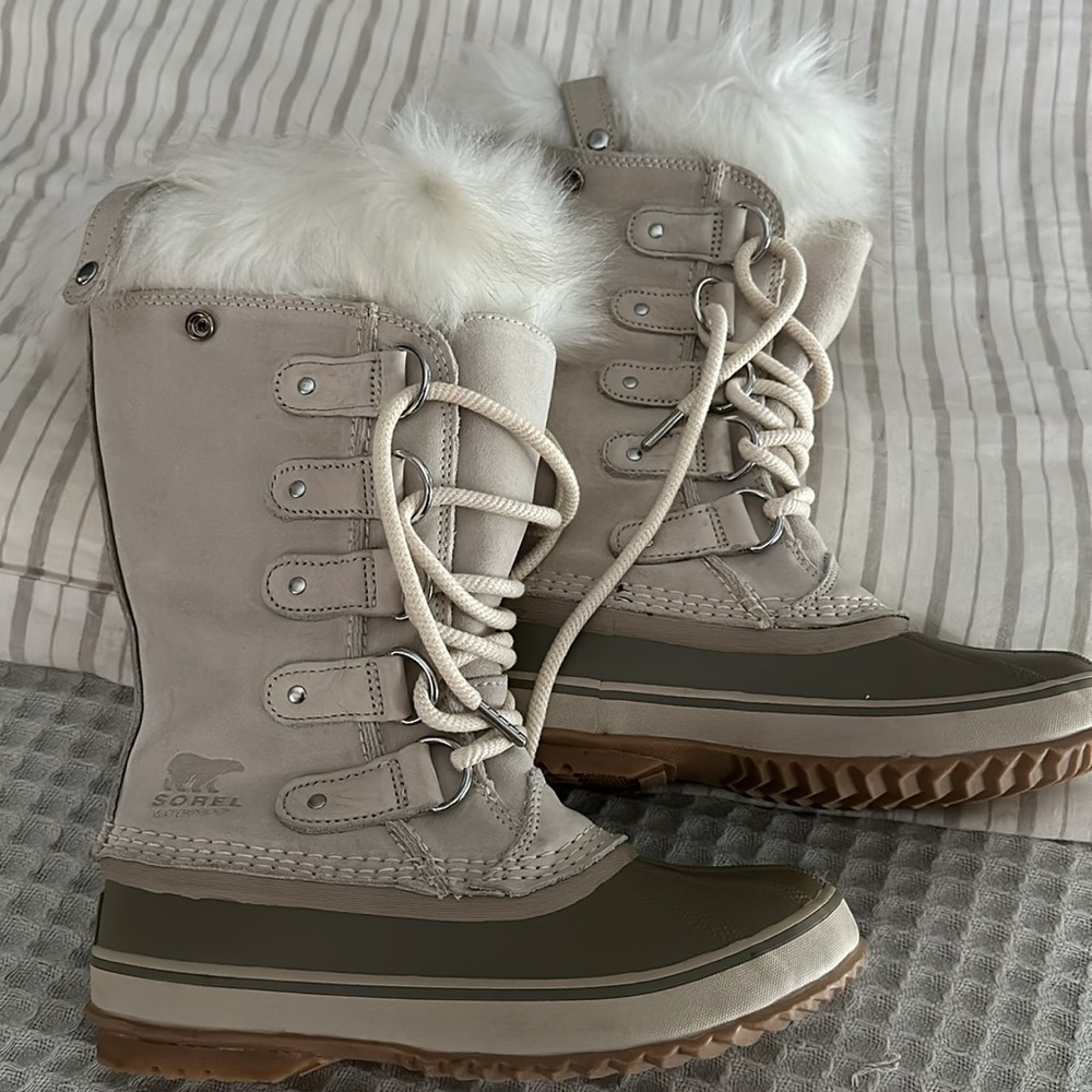 SOREL | Women’s Joan Of Arctic Fawn Winter Boot - Picture 11 of 13